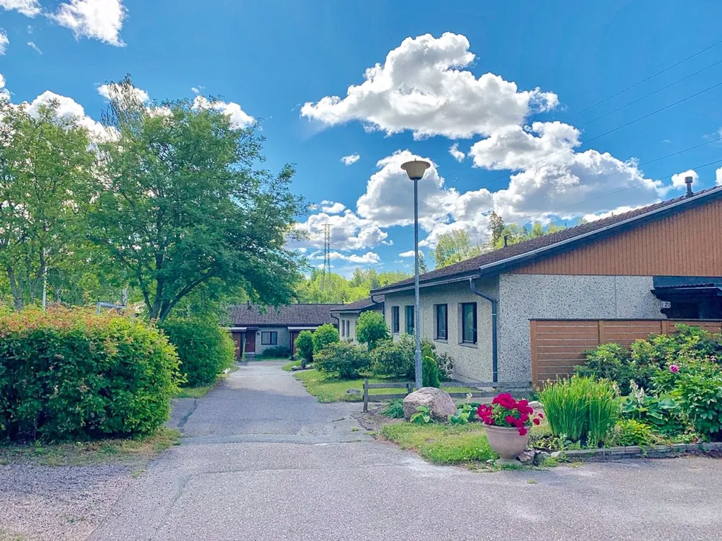 Välivaade - Modernised Apartment with Private Garden in Vantaa