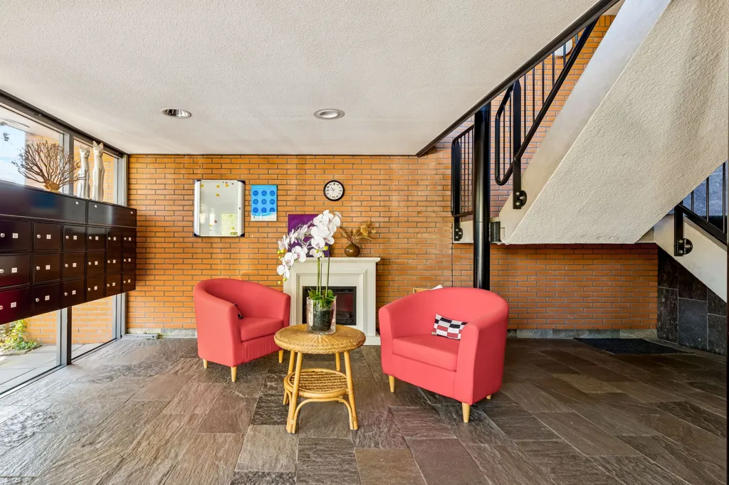 Elutuba - Corner Gallery Flat with Balcony in Filmwijk