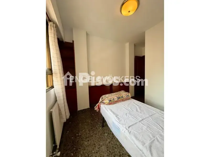Bedrooms - Apartment with Stadium Views in Mestalla, Valencia