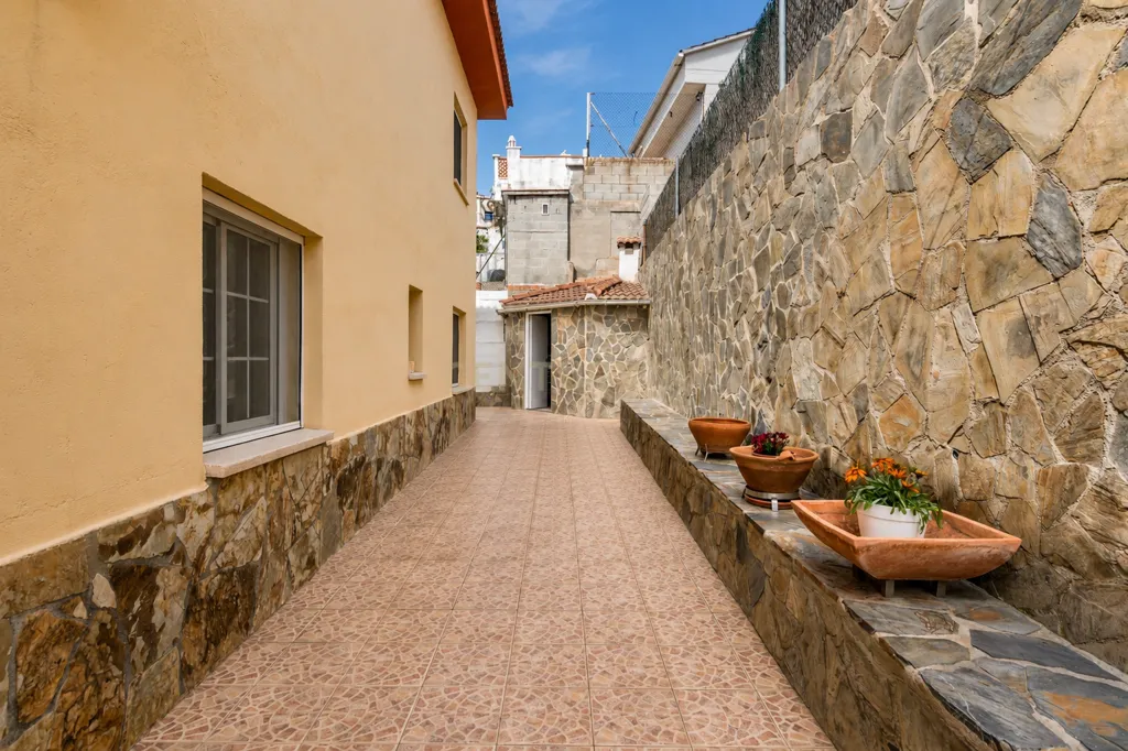 Exterior - Independent House with Montserrat Views in Abrera