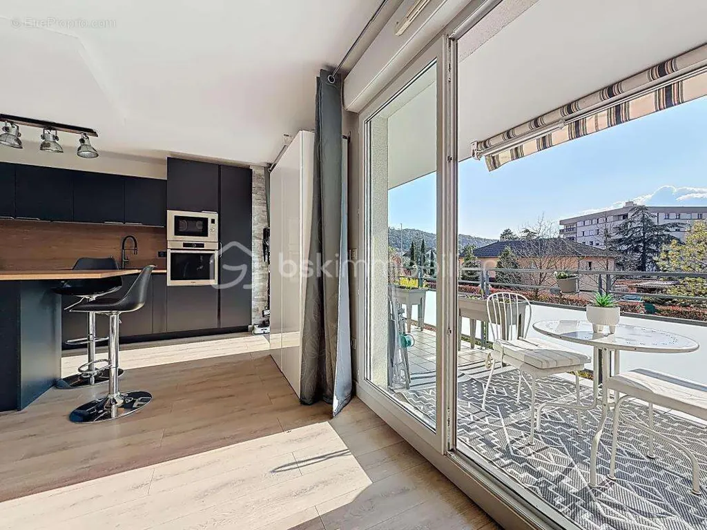 Dining Room - T3 Apartment with Terrace in Échirolles
