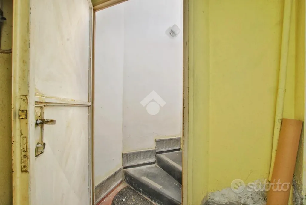 1-room commercial property in IT
