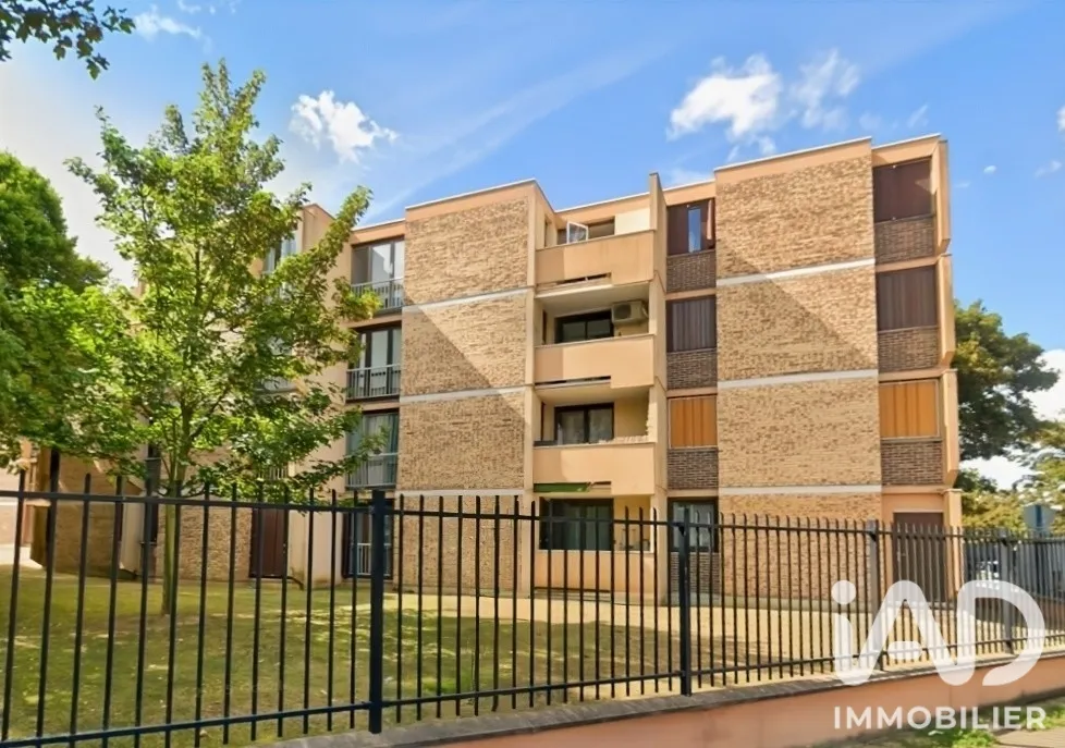 Esterno - Secure 4-Bedroom Apartment with Balcony in Gonesse