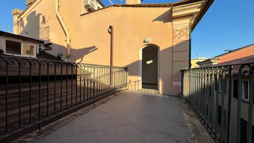 Rõdu - Apartment with Terraced View in Chiavari