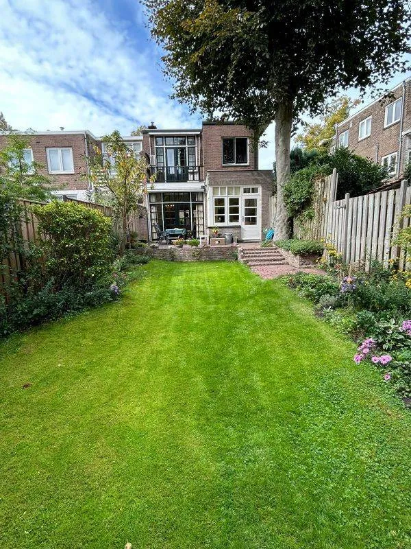 Aed - Charmant Corner House with Garden in Eindhoven