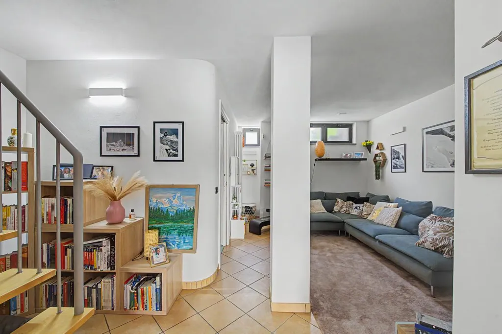 Soggiorno - Three-bedroom Apartment with Terrace in Parma
