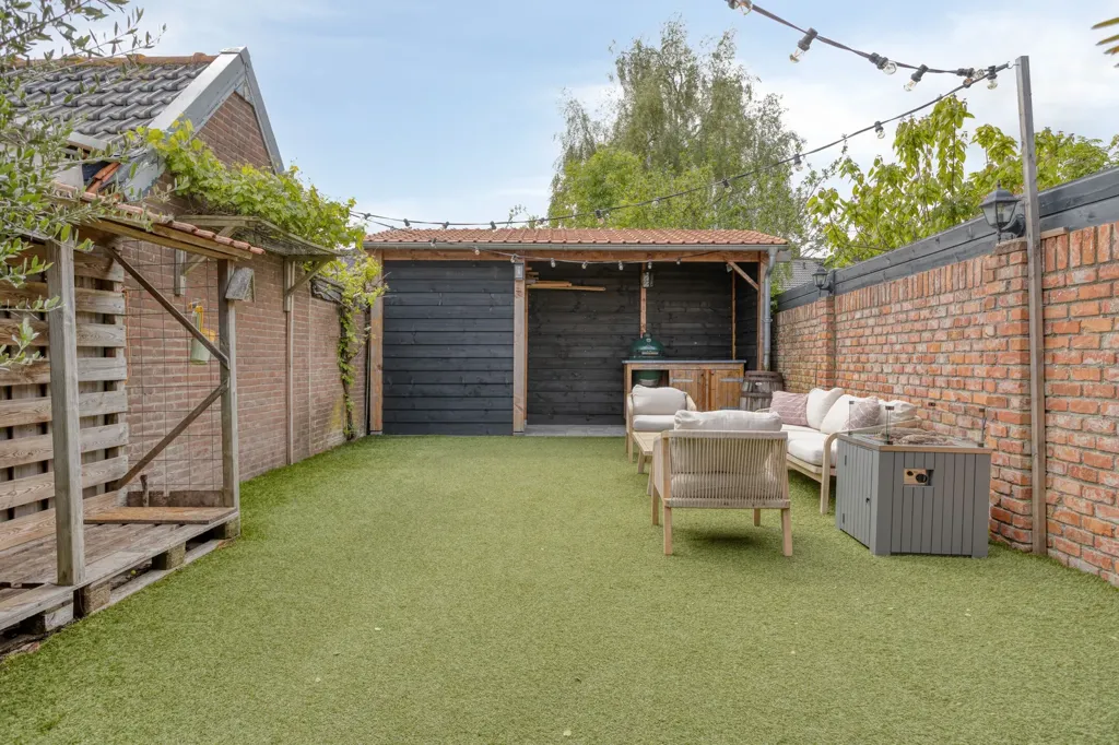 Aed - Spacious Semi-detached House with Deep Garden in Halsteren