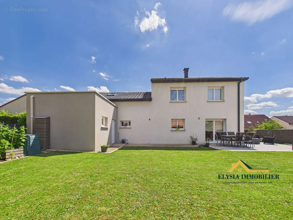 Jardin - Maison Luxueuse avec Terrasse à Ludres