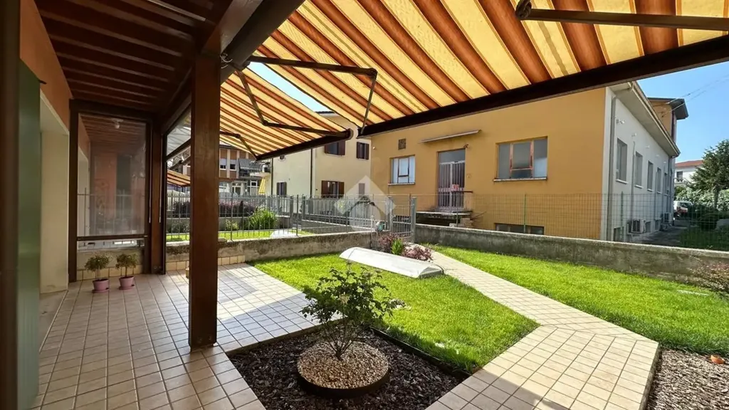 Aed - Terraced Villa with Private Garden in Bussolengo