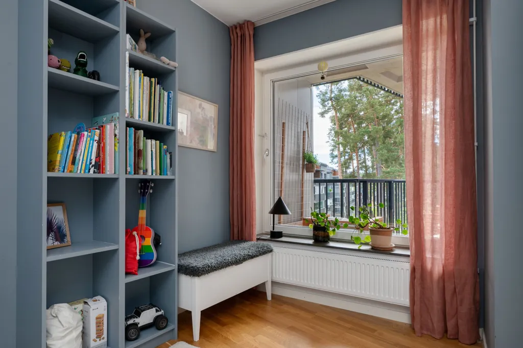 Bureau - Modern Apartment with Double Balconies in Valla