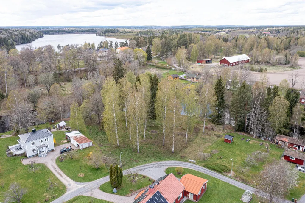 Õhuvaade - Buildable Plot with Riverfront in Skinnskatteberg