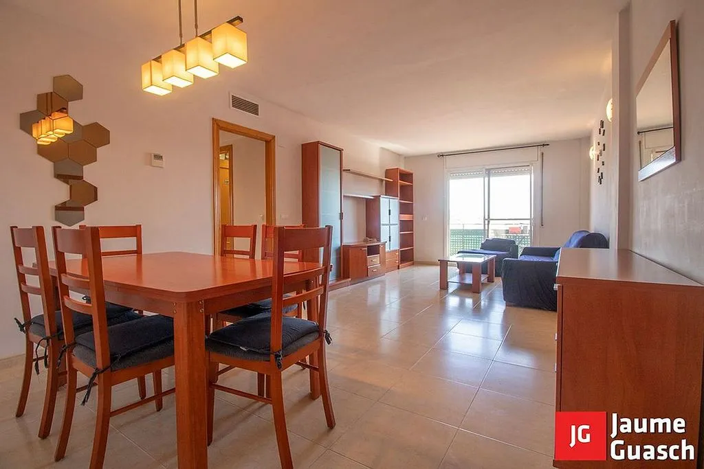 Söögituba - Apartment with Pool in Centre Torredembarra