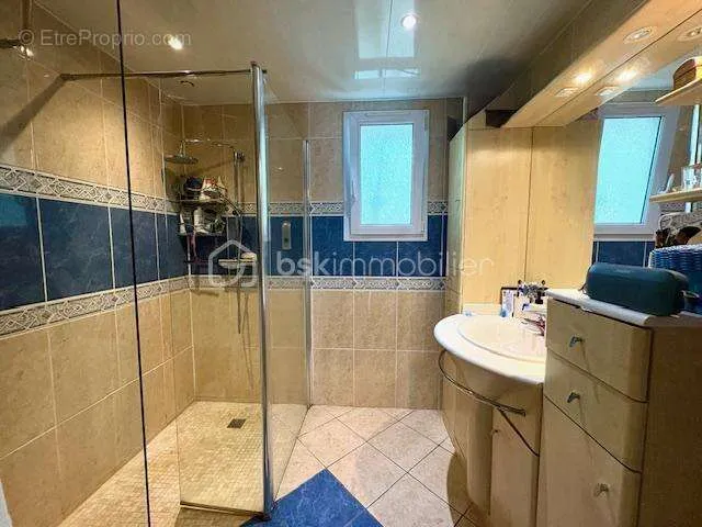 Salles de bain - Maison avec Pavillon Secondaire à Rosoy