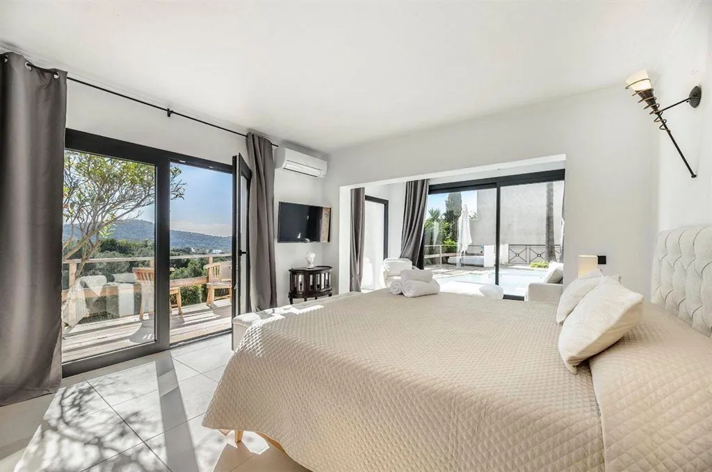 Chambres - Luxury Villa with Panoramic Views in Can Furnet