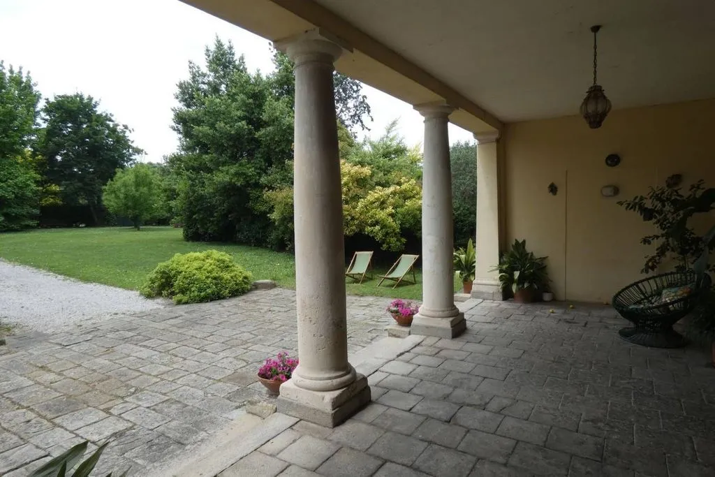 Terrasse - Luxury Villa with Private Garden in Due Carrare