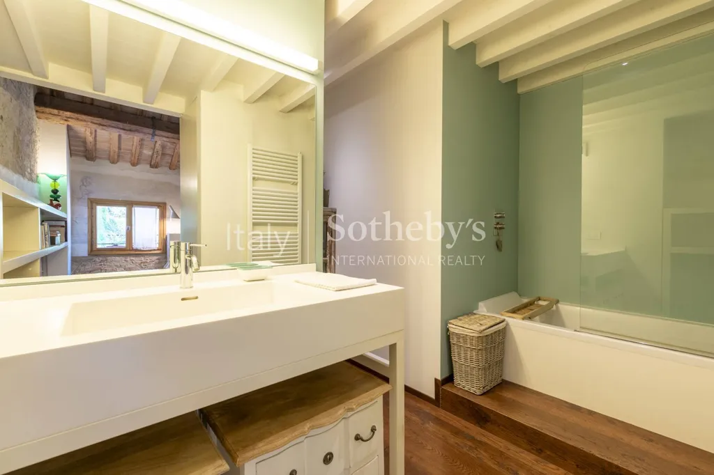 Salles de bain - Restored Attic Apartment with Panoramic Terrace in Asolo