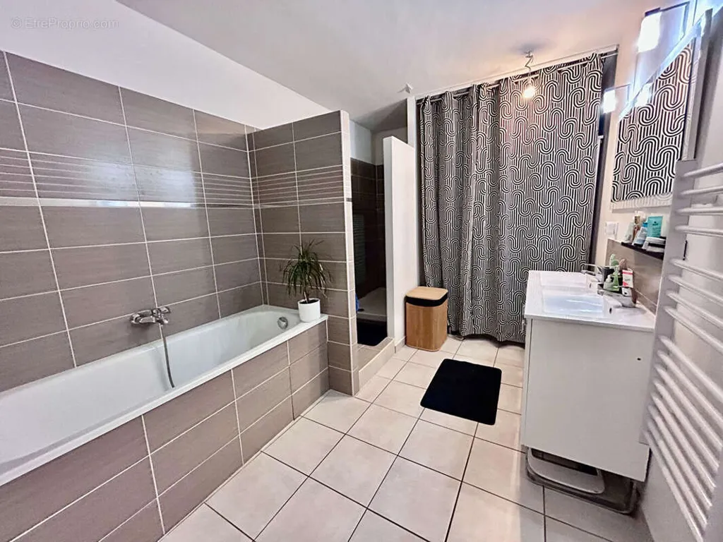Vannitoad - Modern Apartment with Parking in Montpellier