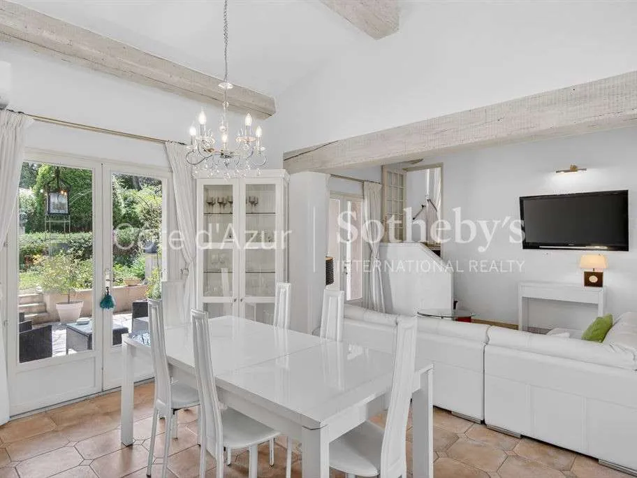 Salle à manger - Villa Luxueuse avec Piscine à Peymeinade