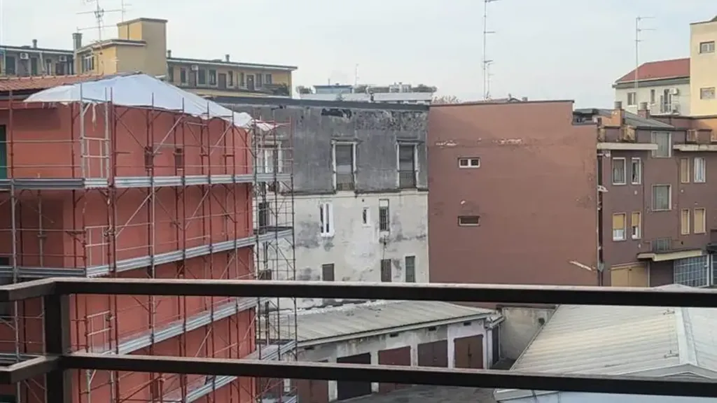 Balcon - 3-Bedroom Apartment with Balcony in Milan