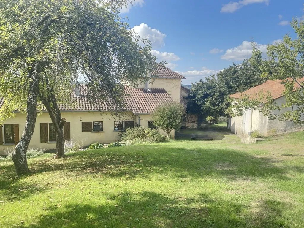 Aed - Luxury House with Pool in Grun-Bordas