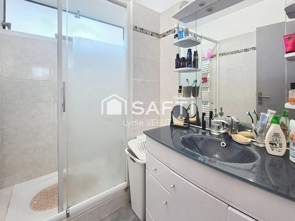 Salles de bain - Appartement avec Vue Dégagée au Talagard, Salon-de-Provence