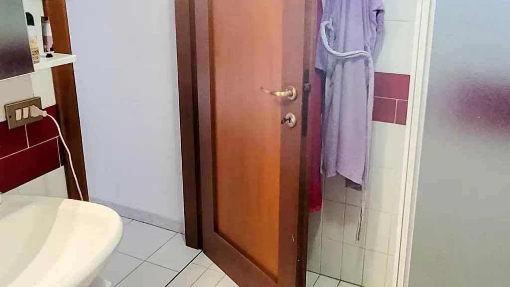 Bathrooms - Villa with Garden near Pisa