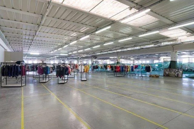 Pièces - Industrial Building with Showroom in Cuneo