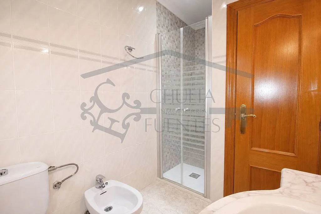 Bathrooms - Apartment with Pool in Malvarrosa, Valencia