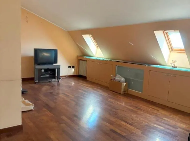Pièces - Duplex Apartment with Balcony and Terrace in Rende