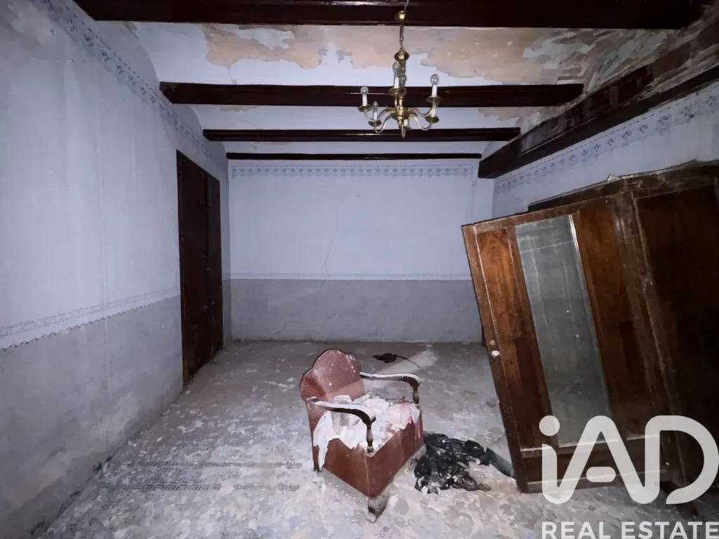 Rooms - Townhouse for Renovation in Llíria Centre