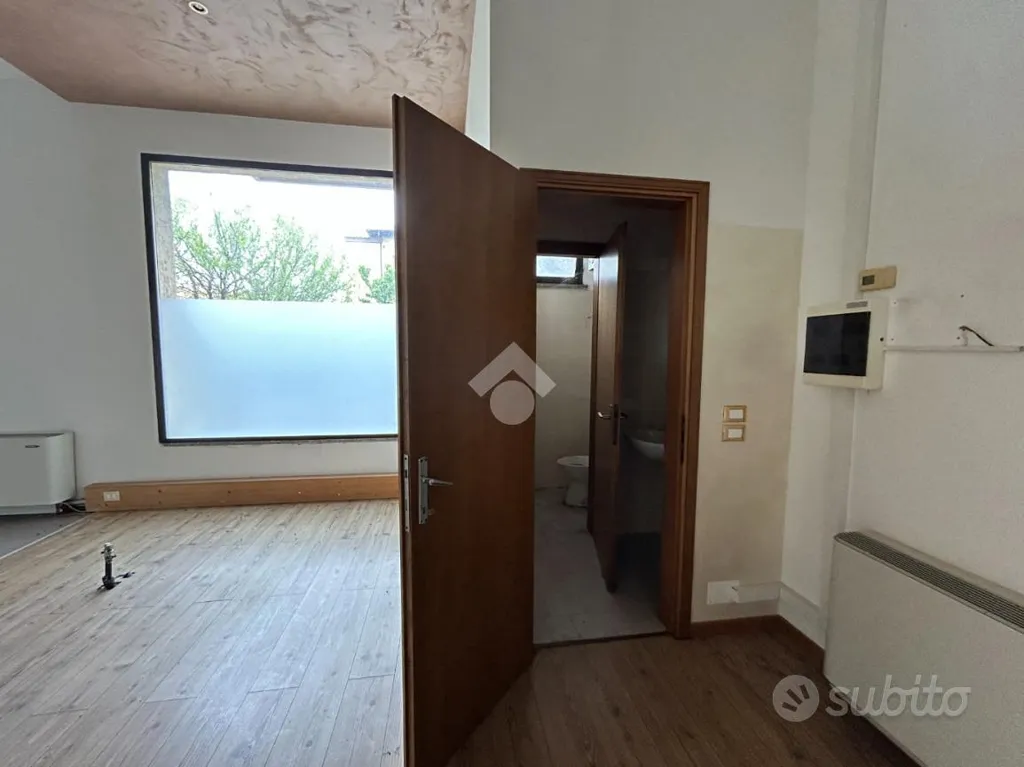 Toad - Commercial Shop with Double Frontage in Cornuda