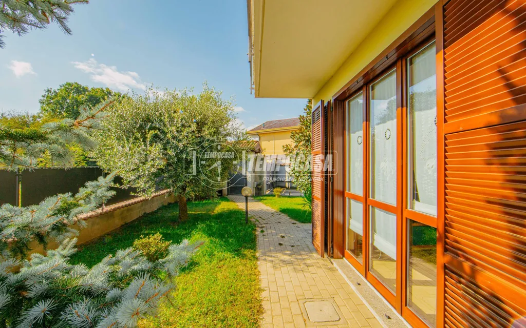 Jardin - Modern Villa with Private Garden in Vigevano