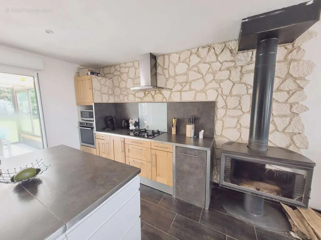 Cuisine - Pavillon Récemment Construit avec Grand Terrain à Dompierre-sur-Helpe