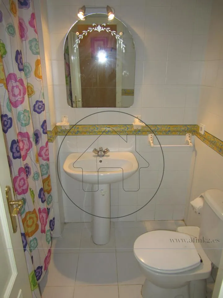 Salles de bain - Student-Friendly Flat with Terrace in Zona Huerto Paco
