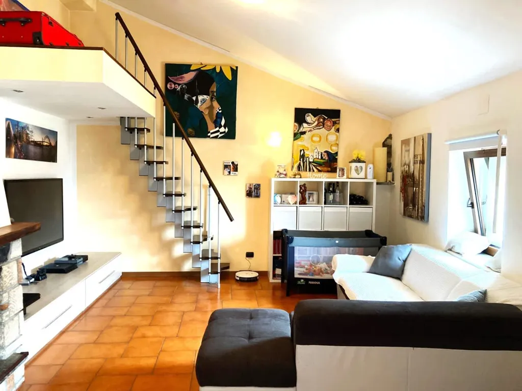 Soggiorno - Restored Apartment with Balcony in Porlezza