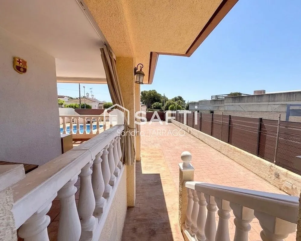 Terrass - Family House with Pool in Cunit