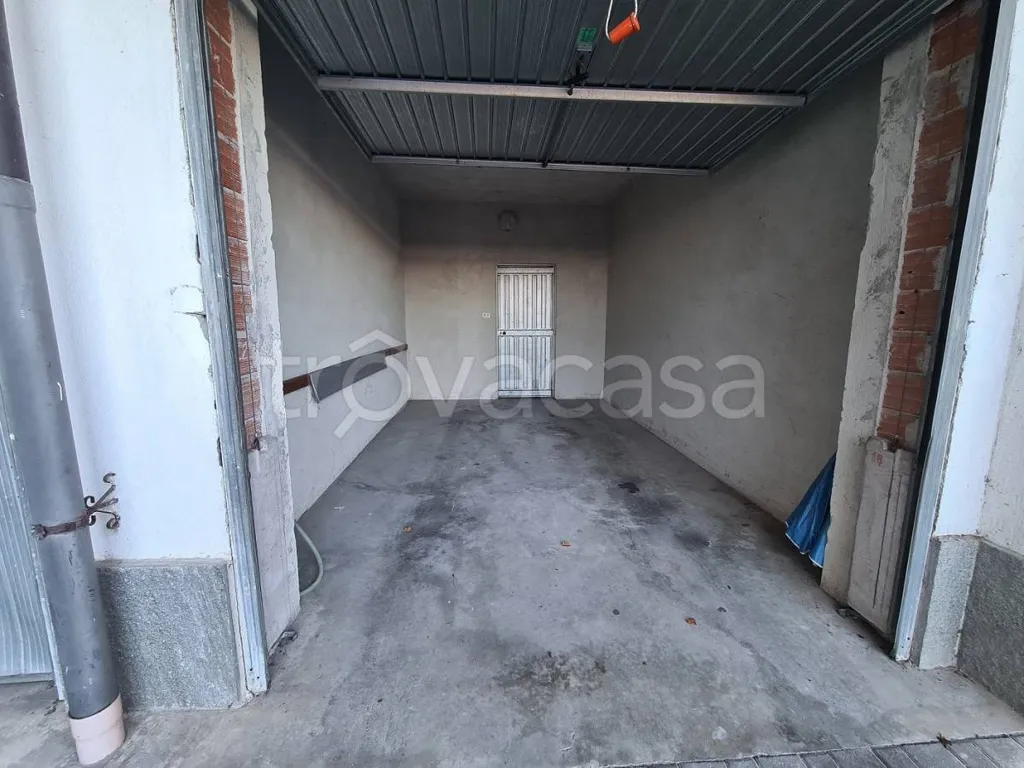 Garage - Spacious Apartment with Balconies in Morozzo