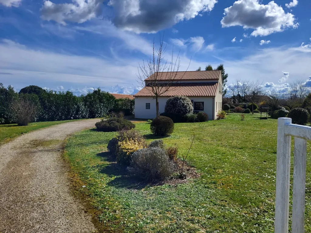 Jardin - Maison Économe en Énergie avec Jardin à Verrières