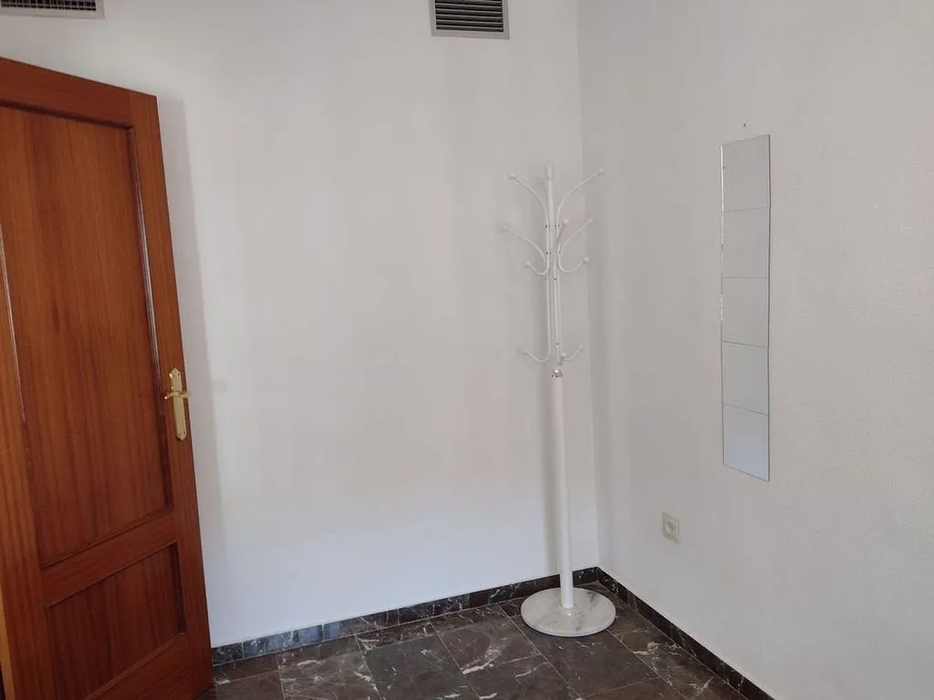 Entrée - Twin-Phase Flat with Terrace in Gran Bulevar