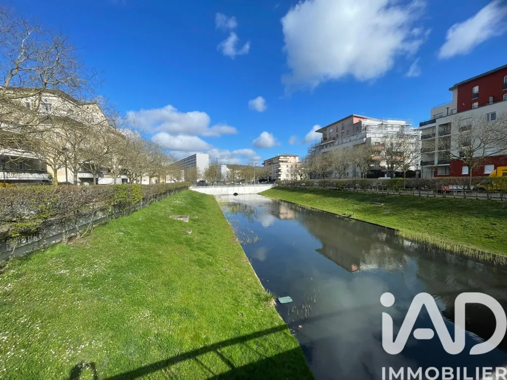 Studio with Parking in Chelles