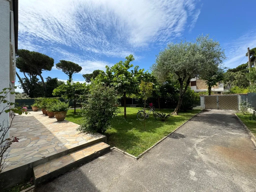 Extérieur - Villa Portion with Garden in Forte Dei Marmi