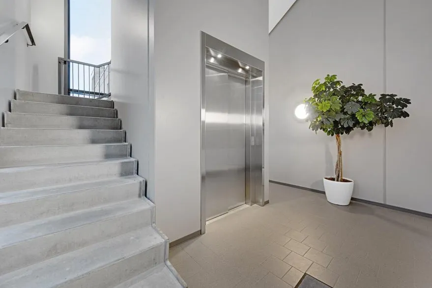 Entrée - Office Space with Good Visibility in Nyborgvej
