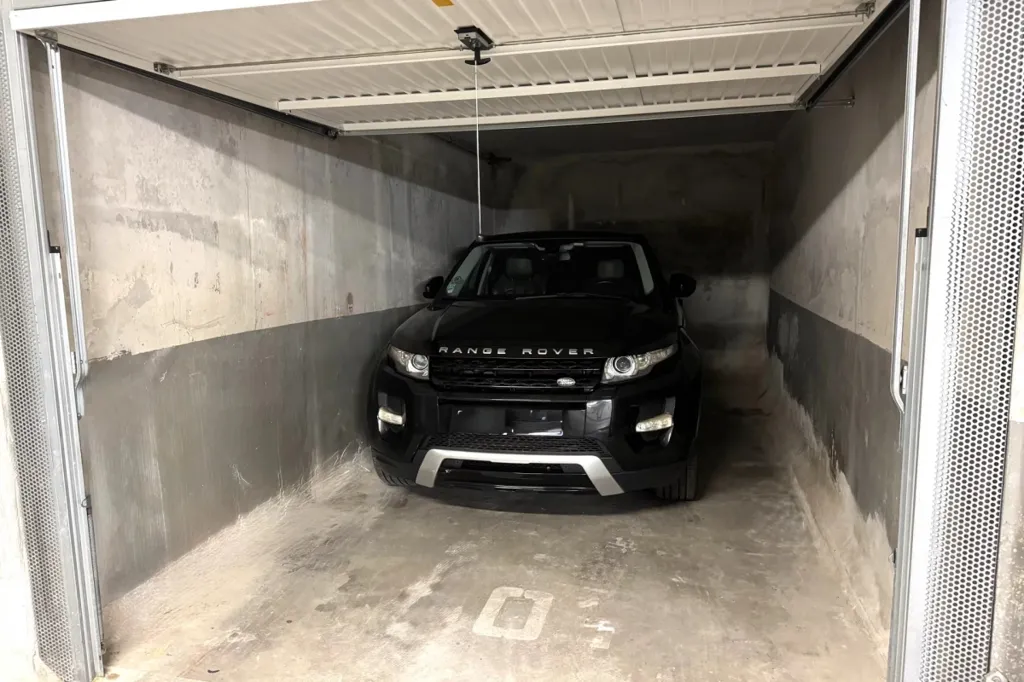 Garage - 2-Bedroom Apartment with Terrace in Cannes