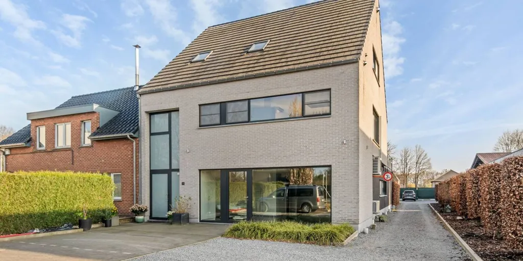 Extérieur - Duplex avec Terrasse et Jardin à Genk