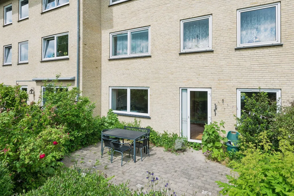 Aed - Apartment with South-Facing Garden in Taastrup