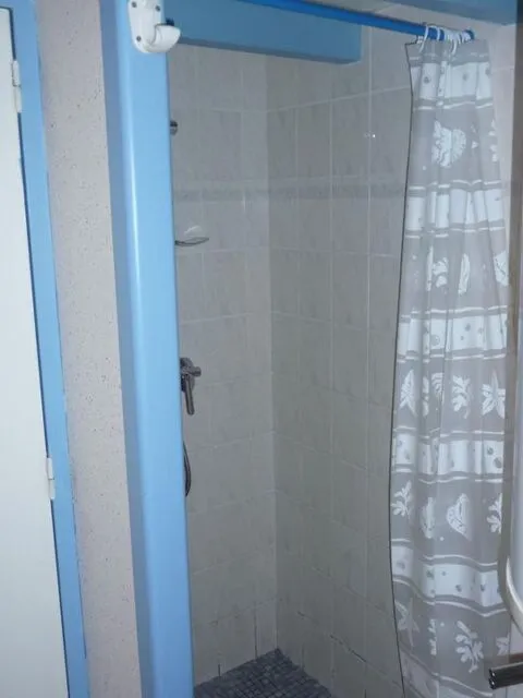 Bagni - 1-Bedroom Flat with Balcony in Laval