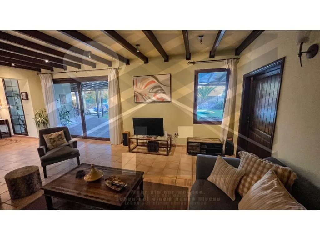 Elutuba - Luxury Villa with Dual Pools in Lajares