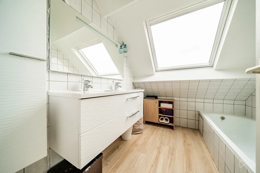 Vannitoad - Duplex with Balcony in Ecaussinnes Village
