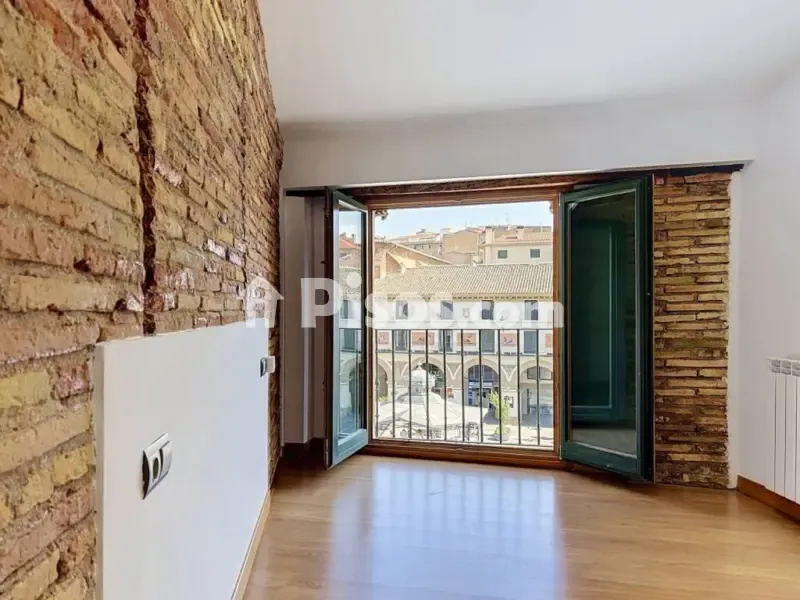 Pièces - Duplex with Balcony Views in Tudela