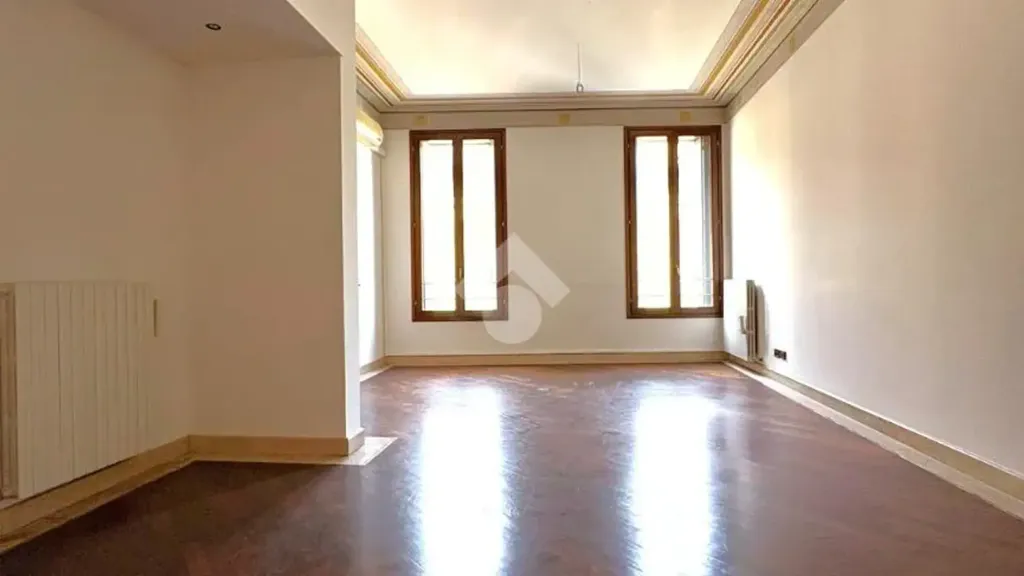 Pièces - Historic Triplex with Balcony in Treviso